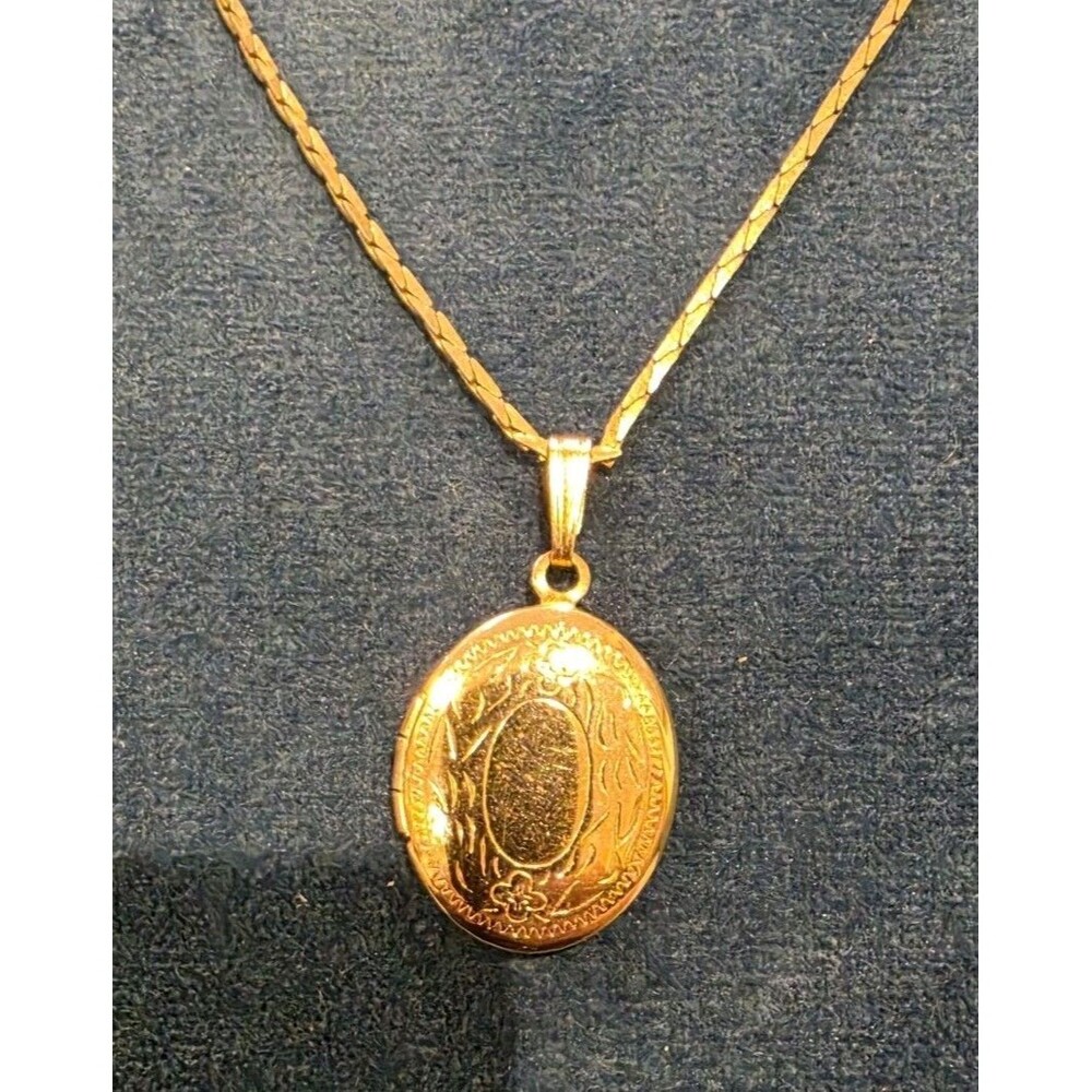 Vintage Monet Signed Gold Tone Oval Floral Locket Necklace Engraved Etched Chain